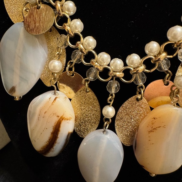 Contemporary G/T statement necklace w/pearl like beads and acrylic drops - Picture 4 of 7